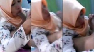 Mbak Berjilbab Nyepong Pulang Kerja