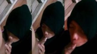 Sepongan Ayang Jilbab Hitam di Kost