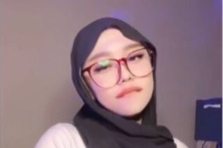 Buka-bukaan Lepas Jilbab Mode Binal Amirah Insyirah Private