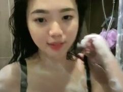 Gadis Cantik Indo Live Mandi