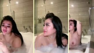 Selebgram Mandi Live Bugil Meychen Toge Semok!