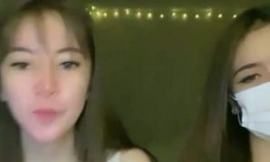 Duo Gadis Cantik Lesbi? Mango Live Barbar