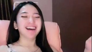 Goyang Asyik Tengah Malam Bareng si Cantik