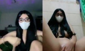 Ica Kane Dildo Colmek lanjut Ngocok Meki di WC