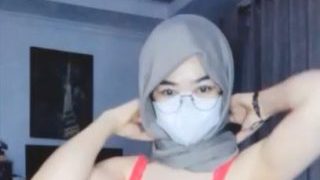 Muti Hijabers Nyepong Tits Fuck Bareng Pacarnya