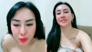 Tante Kina Pamer Selangkangan Tembem MangoLive Barbar