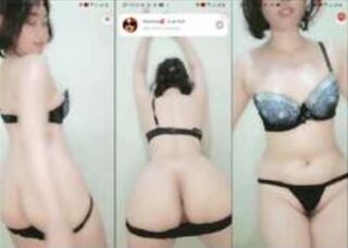 Pyonna DreamLive Host ABG Nungging Lepas Daleman Hot