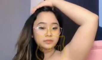 Giselle Cantik Gemoy No Bra Remas Payudara Spill Utingnya