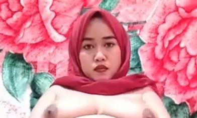 MILF Jilbab Merah Sange Bugil Ngangkang Omek Santuy