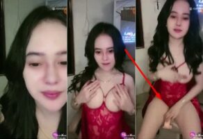 Arum Cantik Horny Mainin Toket Sambil Colok Dildo ID 72391227 Mango