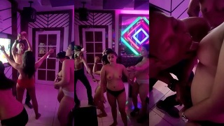 Bokep Pesta Joget Bugil Bersama Para LC Karaoke Nih