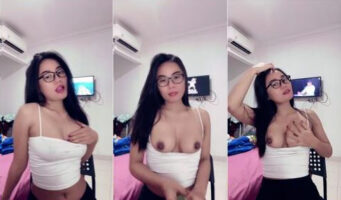 Cala Si Cantik Lepas Bra Pamer Uting Lucu HOT51